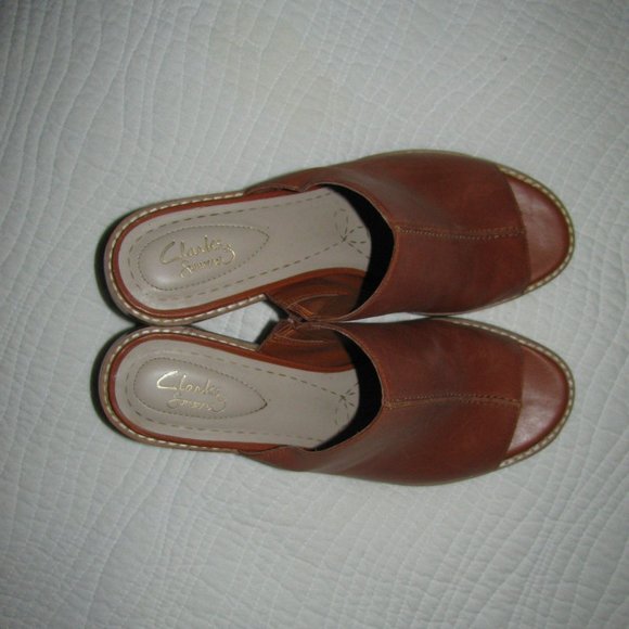WOMENS CLARK'S LEATHER SLIDE ON - 9 1/2 MEDIUM - Picture 3 of 3